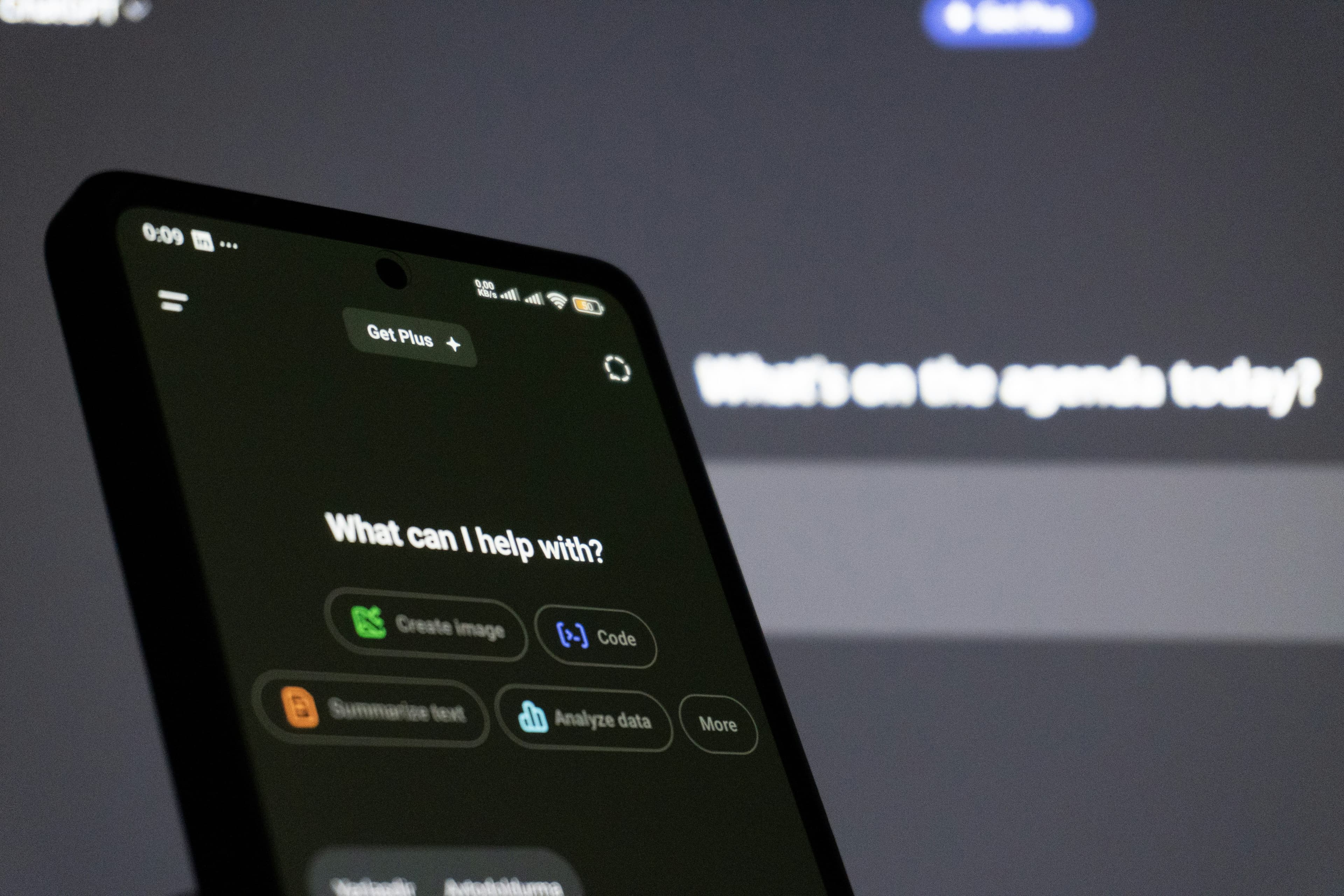 An assistant for your display window